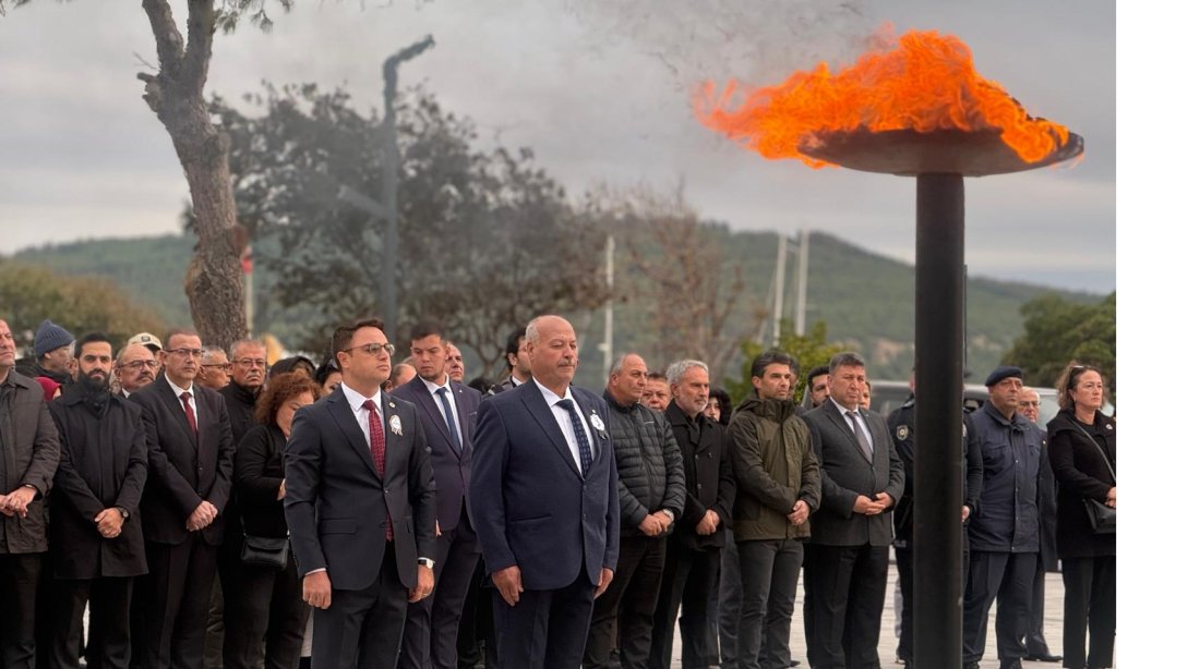 İLÇEMİZDE 10 KASIM ATATÜRK'ÜN ÖLÜMÜNÜN 86.YIL DÖNÜMÜ DOLAYISIYLA ÇELENK SUNMA TÖRENİ VE ANMA PROGRAMI GERÇEKLEŞTİRİLDİ